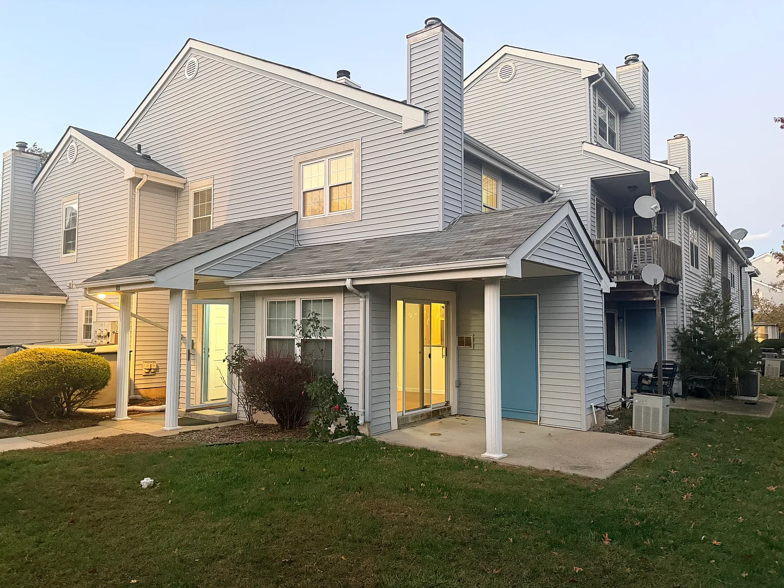 2 bed, 1.5 bath, 1100 sqft, $2,600 — Photo 1