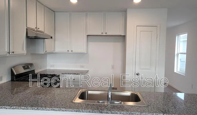 9137 Navarro Vis — Photo 16