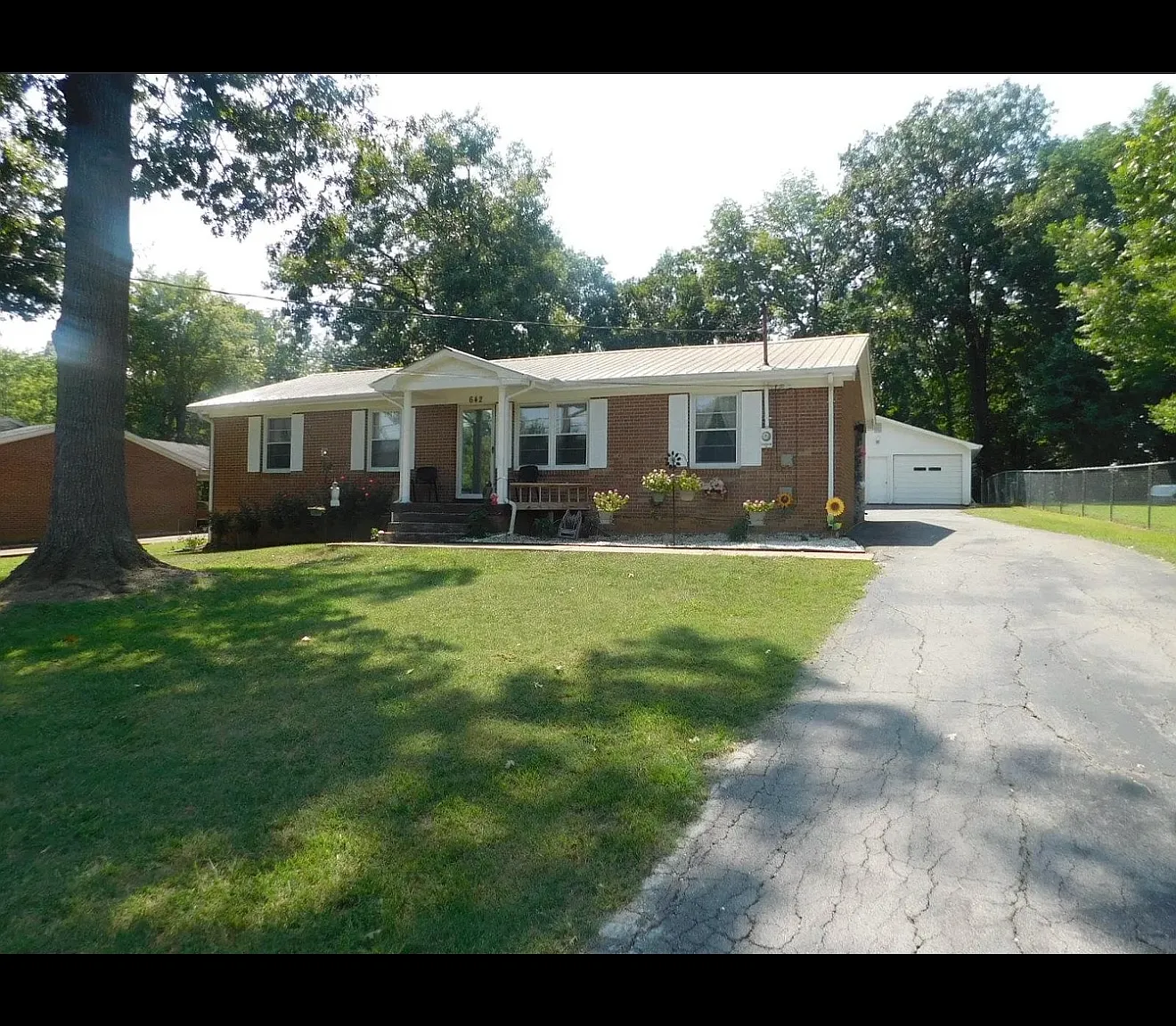 3 bed, 1326 sqft, $1,900 — Photo 1