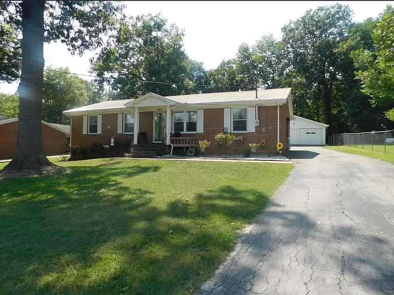 642 Jackson Ave — Photo 1