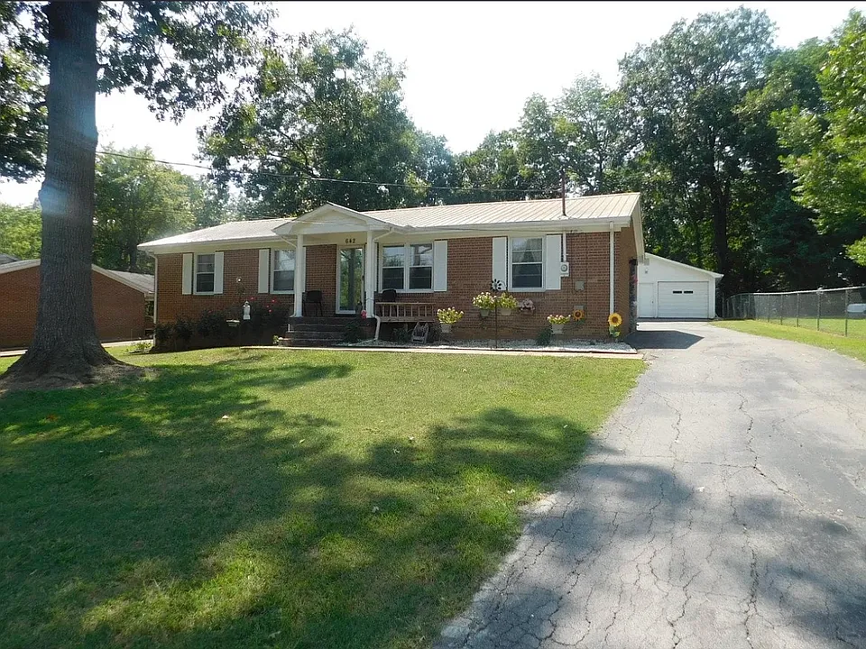 642 Jackson Ave