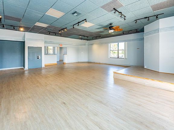 4th image of 109 N Causeway New