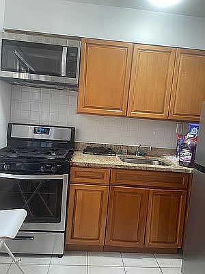 4th image of 118 Leonard St APT 1