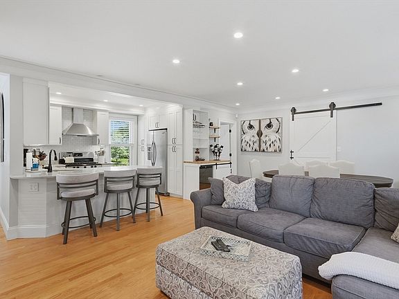 4th image of 19 Eliot St #2