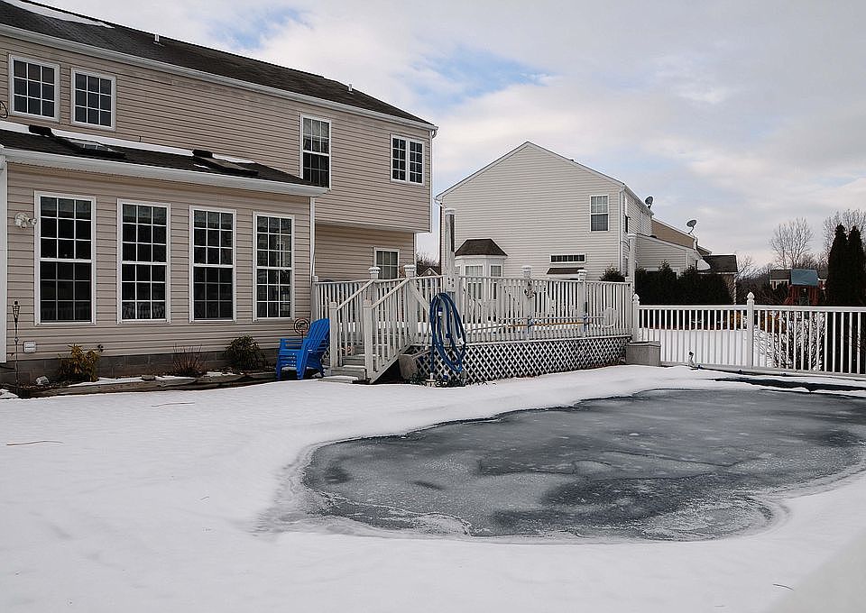 1st image of 142 Christina Dr