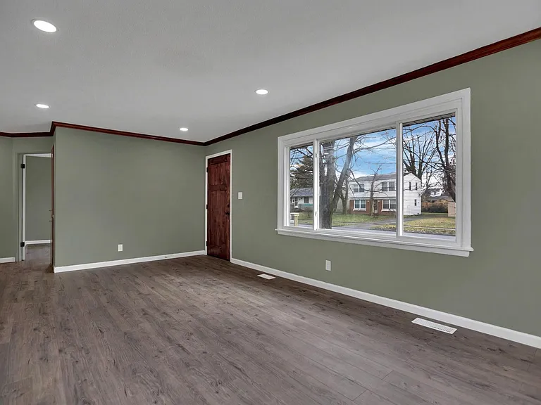1251 Dellwood Ave — Photo 7