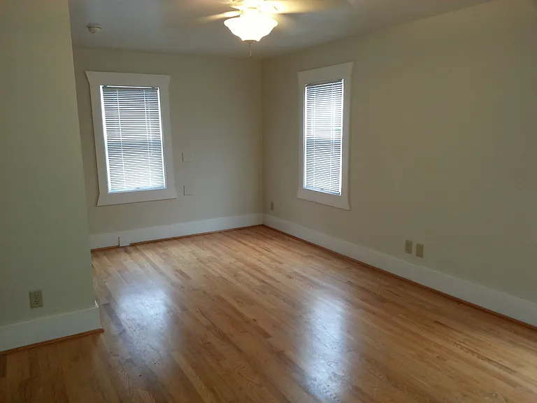 224 1/2 S Linn St — Photo 6
