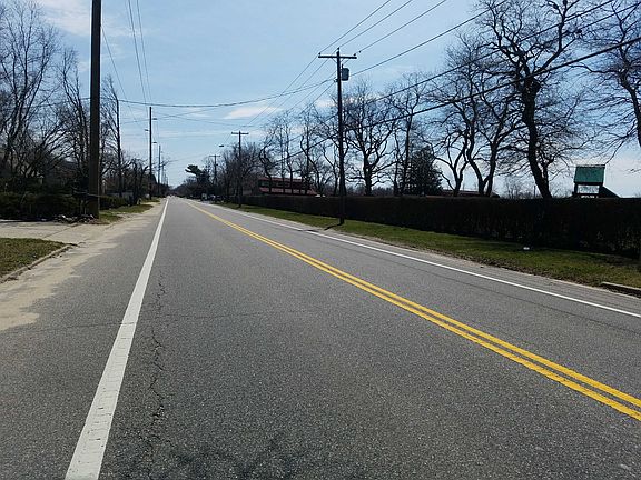 4th image of 1637 Manatuck Blvd