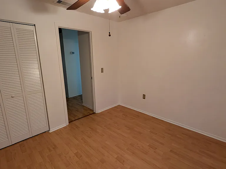 300 Plymouth St — Photo 26