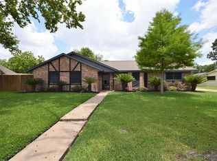 3303 Nottingham St, Pearland, TX 77581