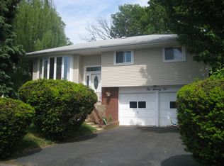 172 Crestwood Blvd, Farmingdale, NY 11735