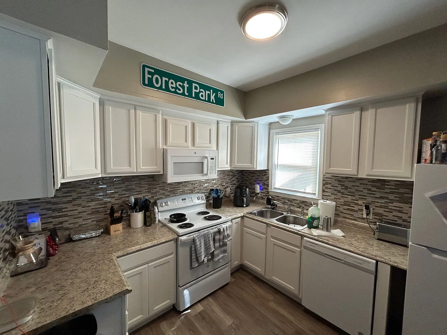 4 Bedroom House ready for Pre Lease 2027/2028 Year! — Photo 3
