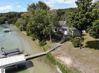 1400 N Manitou Trl W, Leland, MI 49654