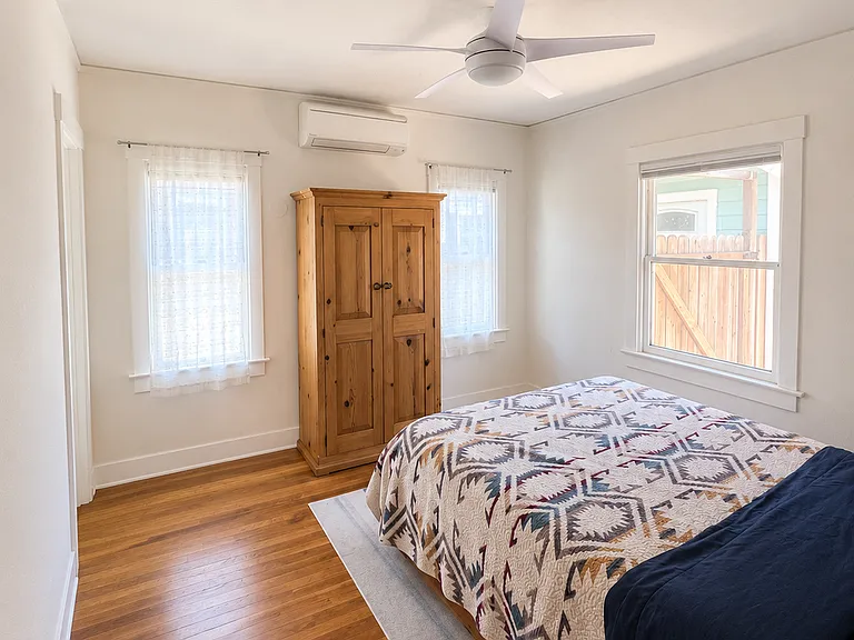 1429 Gillespie St — Photo 10