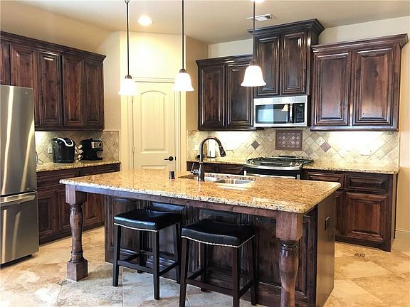 3rd image of 4029 Hialeah Dr