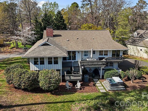 3rd image of 22 Honeysuckle Ln