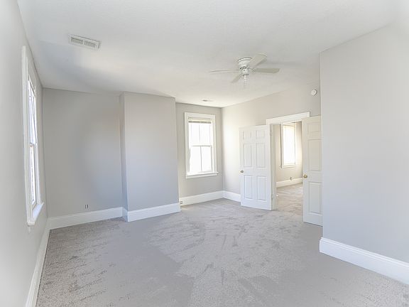2nd image of 1031 Crawford Pkwy #B
