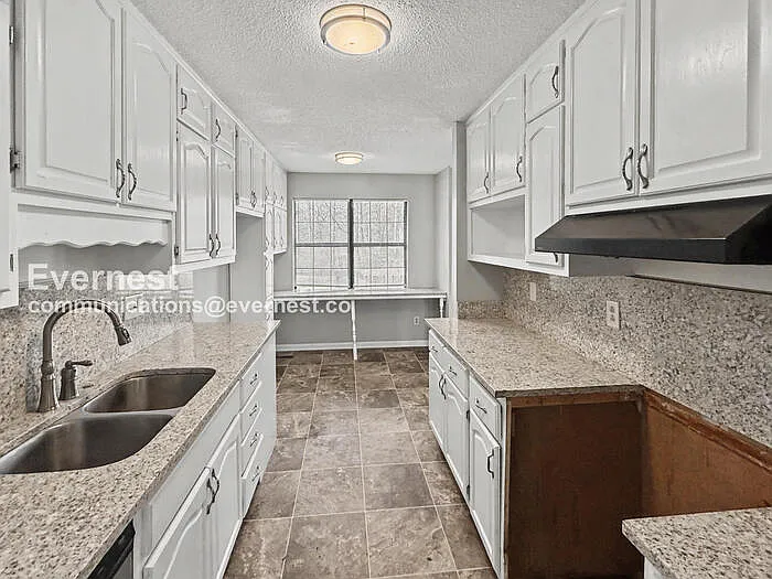 617 Carson Crest Cir — Photo 7