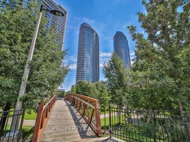 135 Village Green Sq