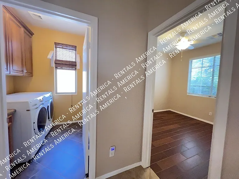1536 E Fontana Dr — Photo 30