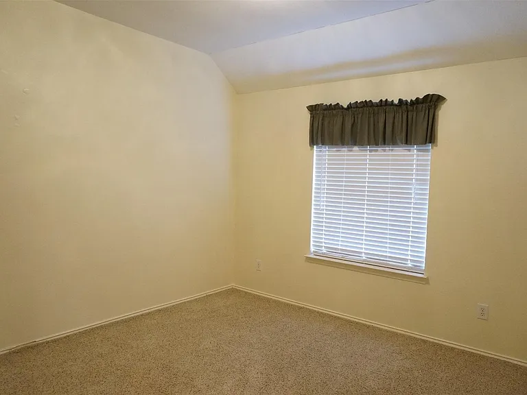 2114 Madewood Dr — Photo 12