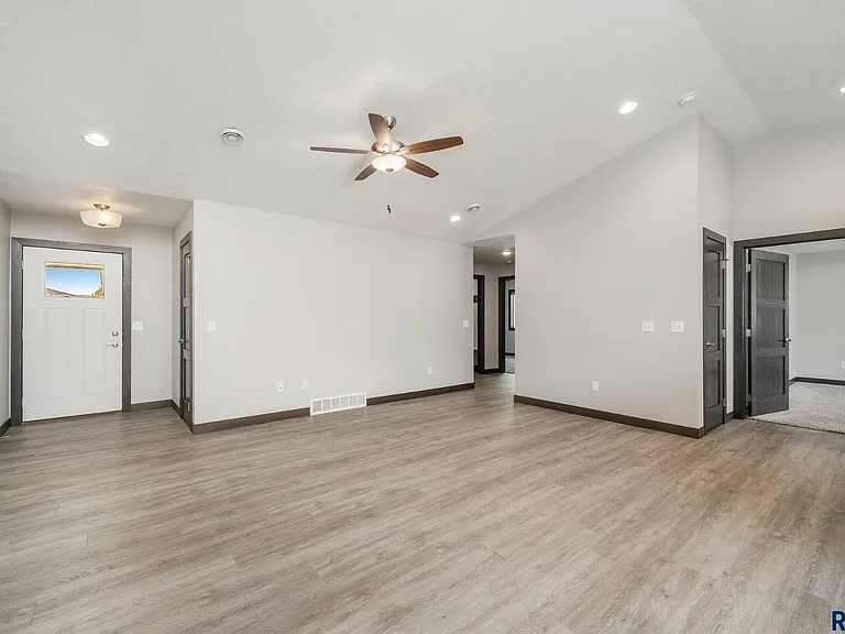 4513 W 35th St N — Photo 10