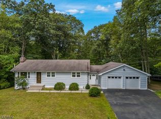 7 Pawnee Trl, Oak Ridge, NJ 07438