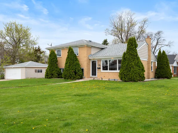 44 Cranbrook Dr, Des Plaines, IL 60016