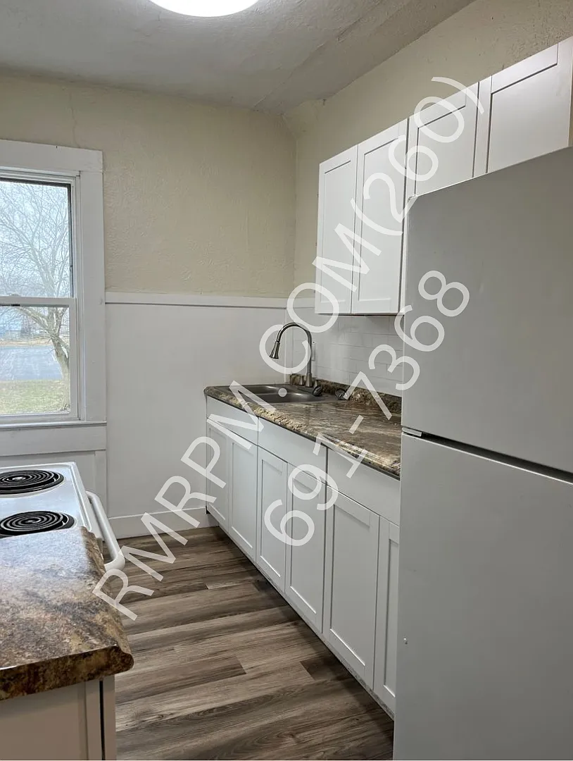 36 N. LaFontaine - 2 — Photo 1