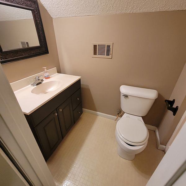Full Bathroom Upstairs