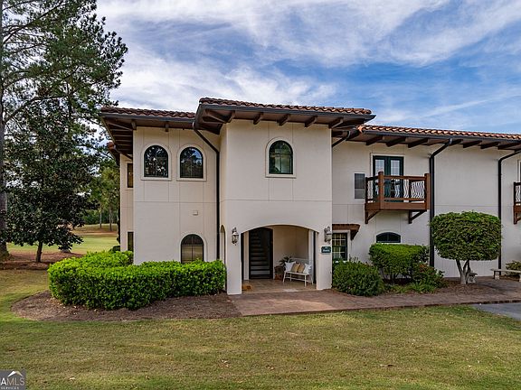 3rd image of 401 Cuscowilla Dr #B