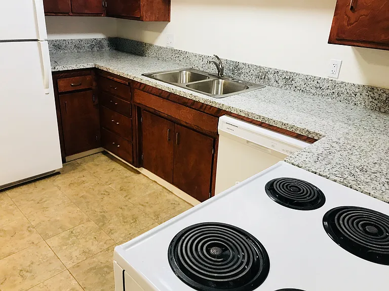 Plaza Garden Apts. — Photo 12