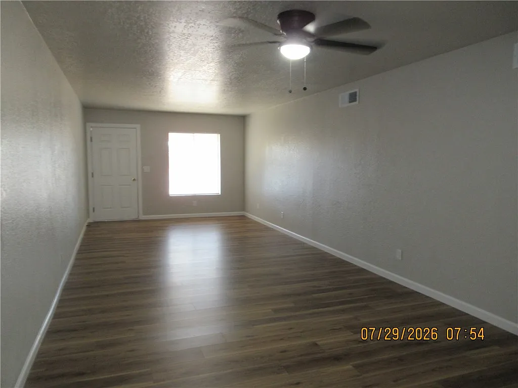 2 bed, 2.0 bath, 700 sqft, $975 — Photo 2