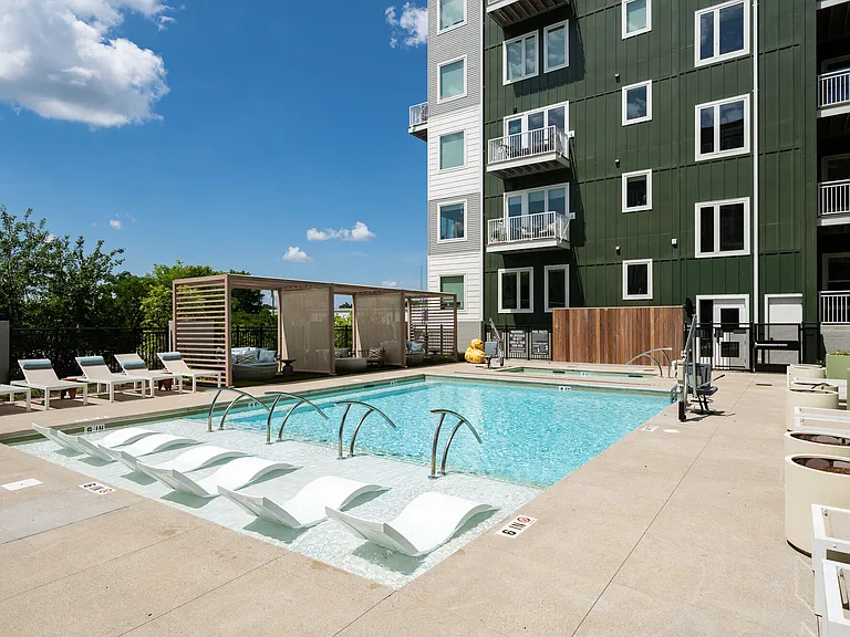 Queens Wedgewood Houston — Photo 9