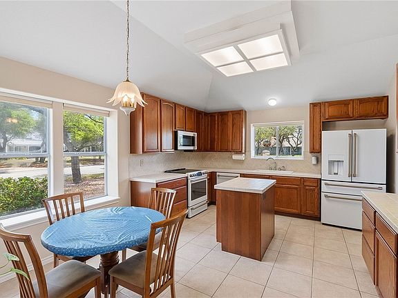 2nd image of 101 Cedar Ridge Dr
