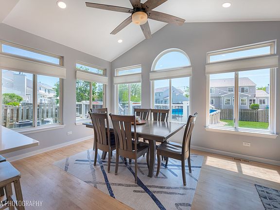 5th image of 3171 Banbury Ln