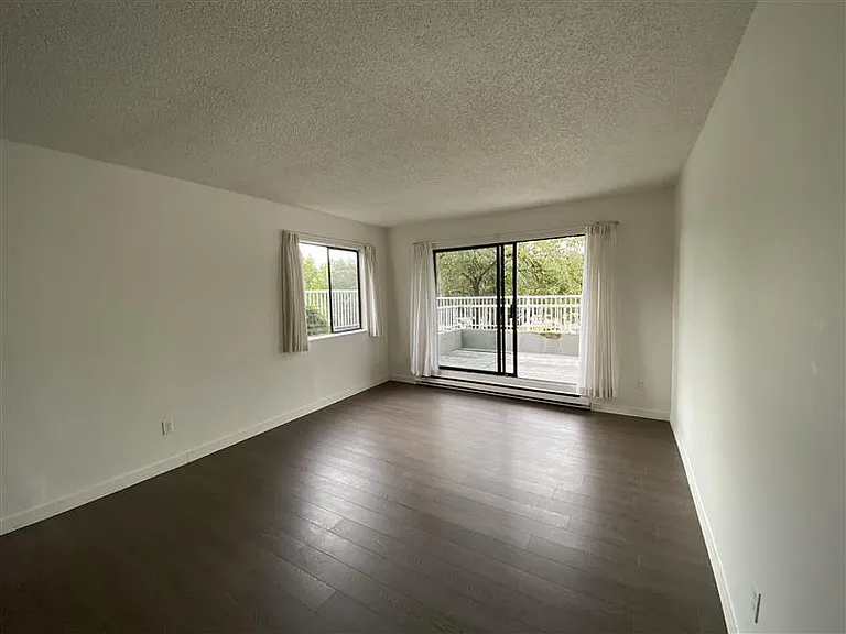 215 10th St — Photo 21