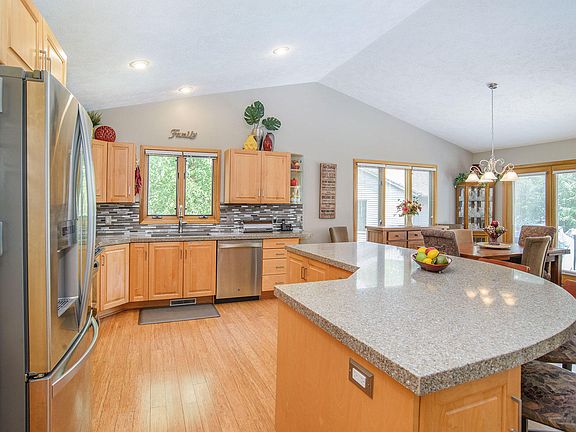 3rd image of 6288 Springmont Dr