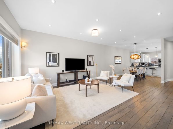 714 Willard Ave #2, Toronto, ON M6S 3S5
