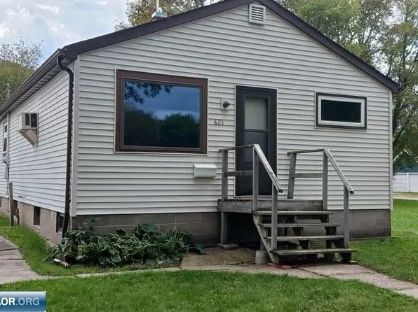 421 9th St, International Falls, MN 56649
