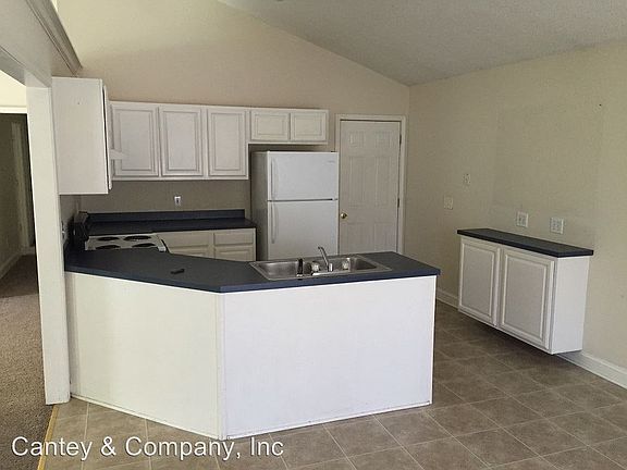 2nd image of 100 Oak Creek Cir