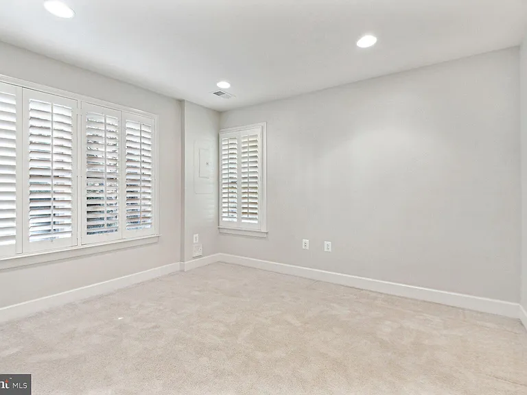 3439 Kemper Rd — Photo 25