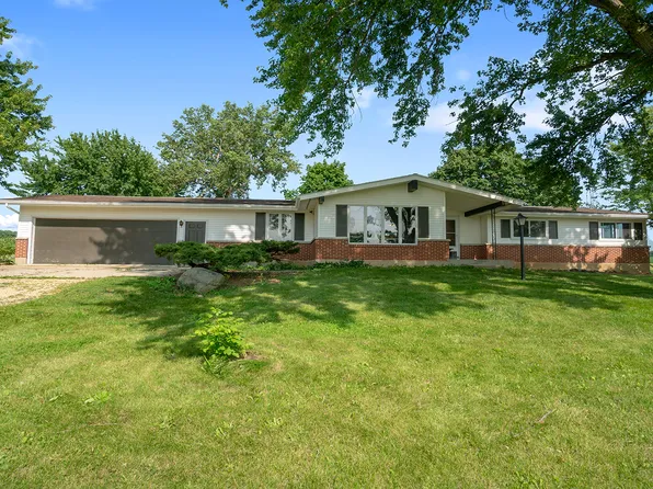 9807 N Leaf River Rd, Leaf River, IL 61047