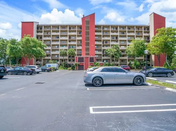 2200 S Cypress Bend Dr APT 807, Pompano Beach, FL 33069