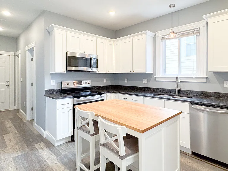 12 Lincoln St #1 — Photo 10