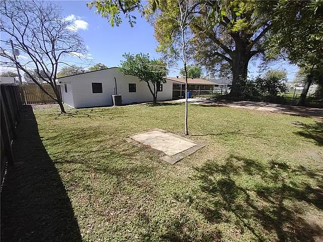 307 Talbot Dr — Photo 24