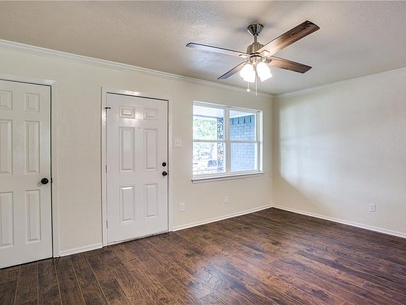 3rd image of 1301 Sierra Dr
