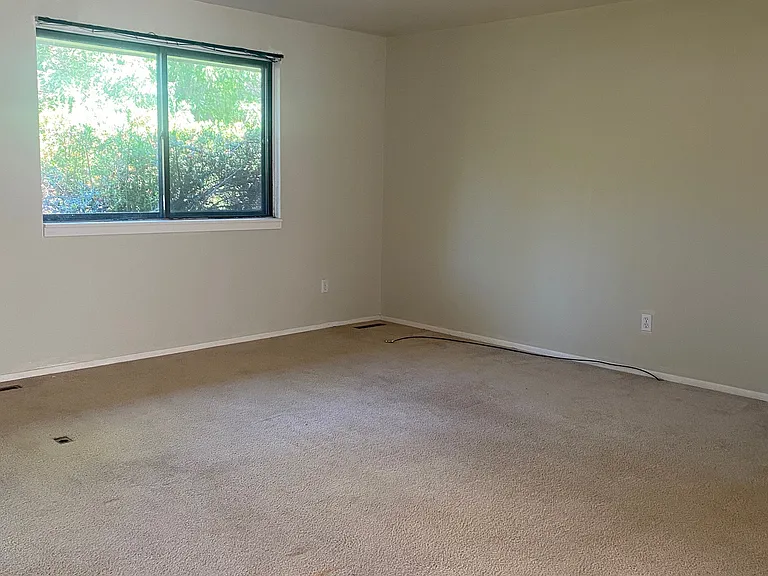 2654 Kalmia Ave — Photo 4