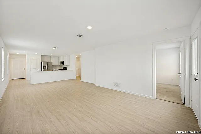 4 bed, 2.5 bath, 1999 sqft, $1,650 — Photo 3
