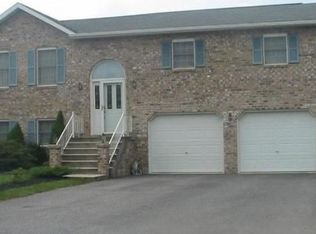 3583 Turnberry Dr, Chambersburg, PA 17202